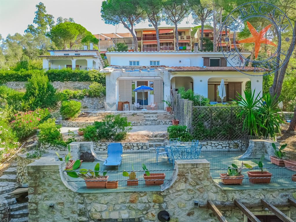 CAMPO NELL'ELBA - ELBA - BIFAMILIARE IN POSIZIONE STRATEGICA